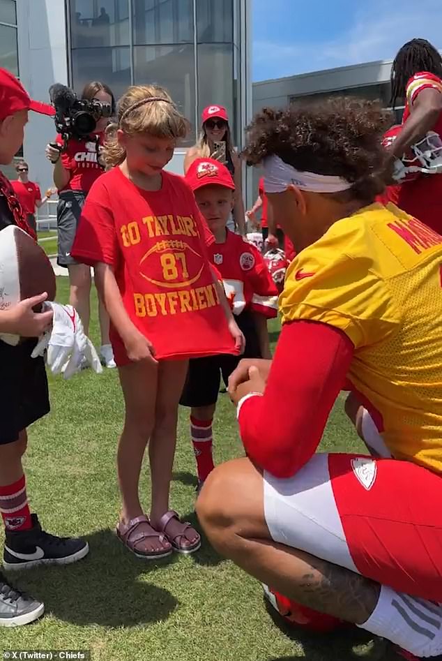 One of Jackson's family members wore a t-shirt saluting 'Taylor Swift's boyfriend,' aka Kelce.