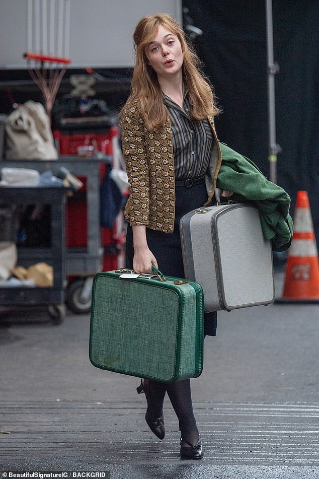 Elle wore a striped blouse and a brown floral tweed jacket while carrying suitcases in another scene. She may have been related to Rotolo's six-month trip to Italy with his mother in 1962. Amidst his loneliness at home, Dylan wrote some of his most enduring ballads.