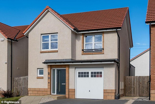Edinburgh Fringe – This three-bedroom property is located on the outskirts of the city, close to the town of Musselburgh.