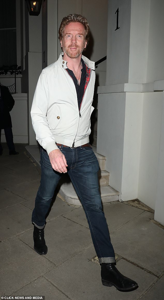 Damien Lewis made a solo appearance, looking dapper in skinny jeans and a white jacket.