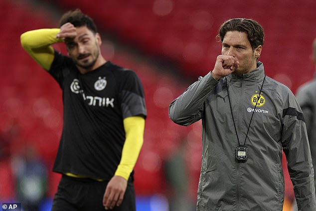 Hummels (left) publicly criticized the tactics of his coach (right) before the Wembley final.