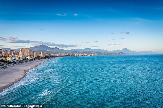 El Amerador beach in El Campello (pictured), just north of Alicante, received one of Ecologistas en Acción's 48 black flags due to disease-causing faecal pollution attributed to a nearby pumping station in poor condition.