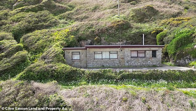 The beautiful one bedroom bungalow is located on the cliffs near the famous Minack Theater and overlooks Porthcurno beach in Cornwall.