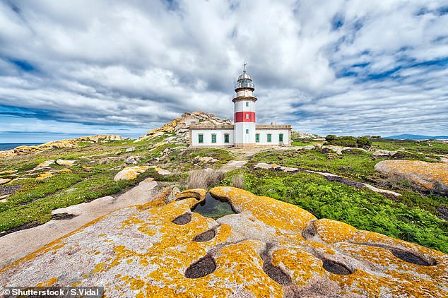 One of the attractions of Sálvora Island is its lighthouse (above), which tells the tragic story of a shipwreck.