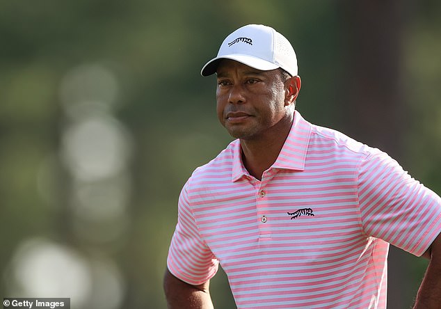 Woods' poor iron play and putting difficulties resulted in a four-over-par 74 in the first round.