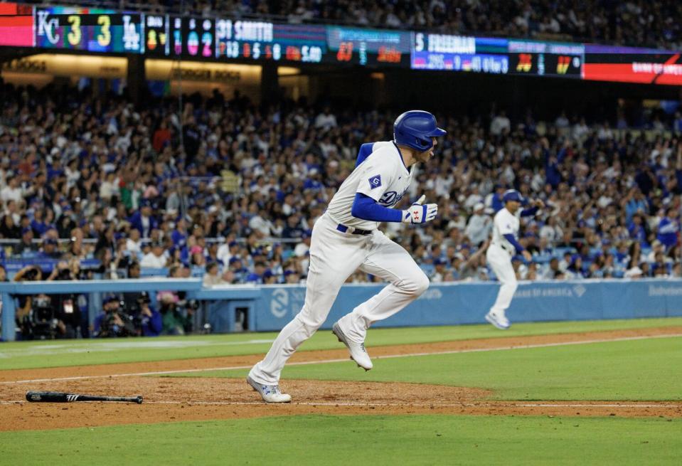 Freddie Freeman drives in the go-ahead run with a single in the eighth inning against the Royals on Friday.