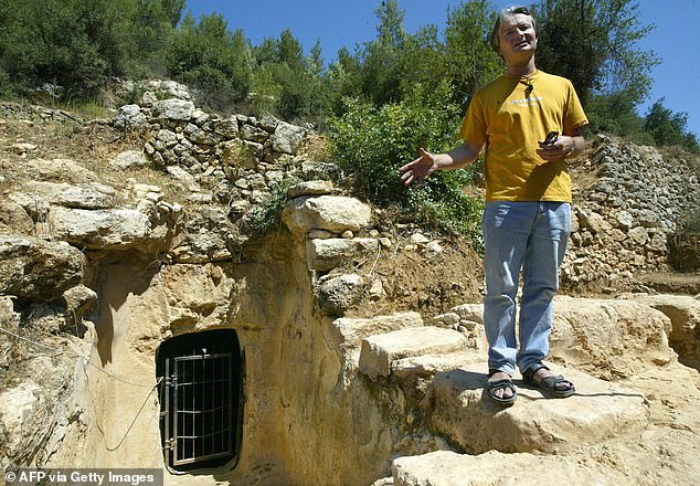 A team led by British archaeologist Shimon Gibson excavated the cave and found 250,000 fragments of small jars that could have been used in purification rituals.