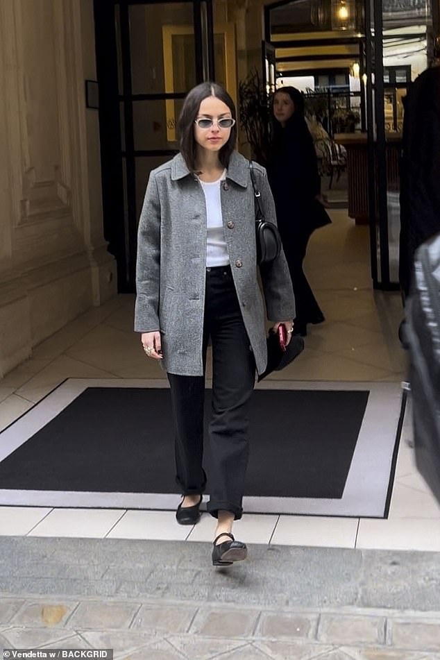 She completed her effortlessly cool ensemble with a pair of blue-tinted glasses and black loafers.