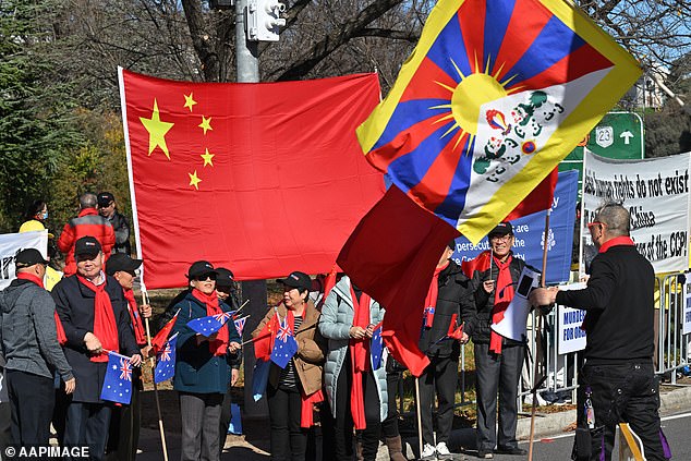 Some protesters carried huge flags combining the Chinese and Australian flags, while Tibetan supporters struggled to keep their banner up.