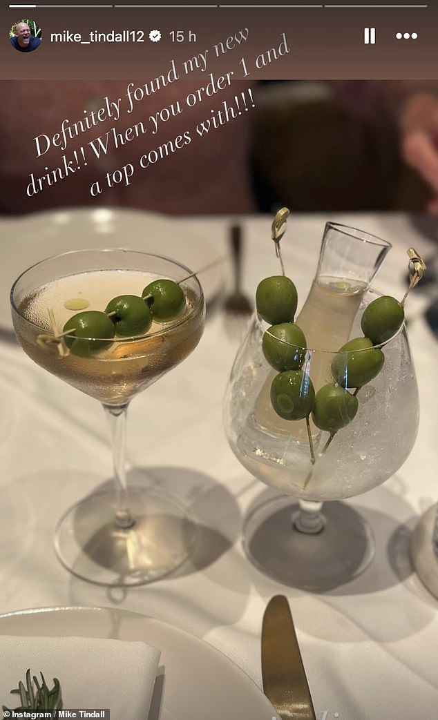 Before the concert at the Tottenham Hotspur Stadium, the father of three enjoyed a martini with olives.