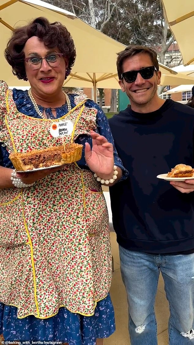 Gyllenhaal told the outlet that he loves cooking with Jeanne and that his favorite date was attending KCRW's Good Food Pie Fest in Los Angeles last year. 