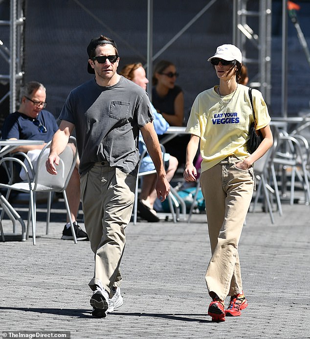 At 43 years old, the Oscar nominee (left) is 15 years older than the Elite Model (right), but they have remained strong since they met at a nearby restaurant in 2018.