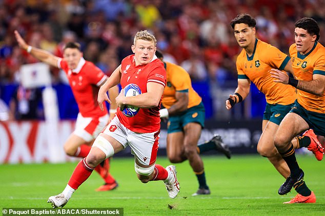 Wales flanker Jac Morgan (centre) will miss the match against South Africa and their three-match tour of Australia.