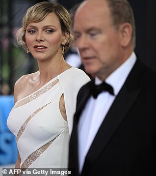 To add a touch of sparkle to her ensemble, the mother of two opted for a pair of sparkly gold earrings and a silver bracelet.