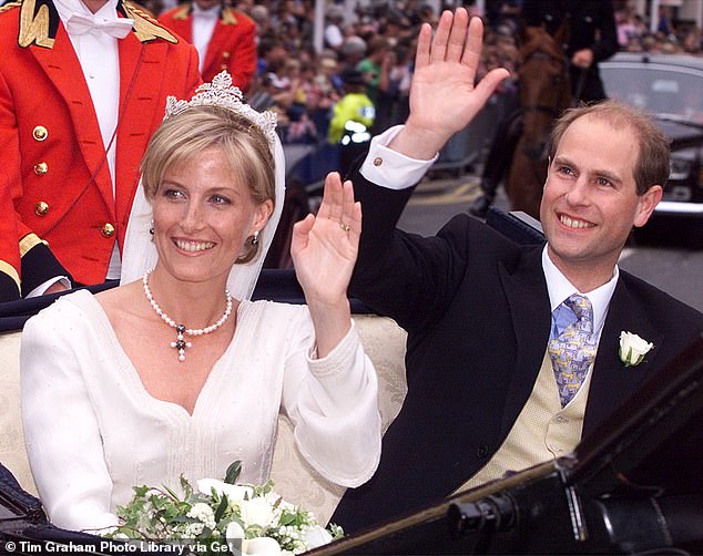 Following the ceremony, the newlyweds traveled by horse-drawn carriage to the reception at St George's Hall, Windsor Castle, where they enjoyed a buffet-style dinner with their guests.