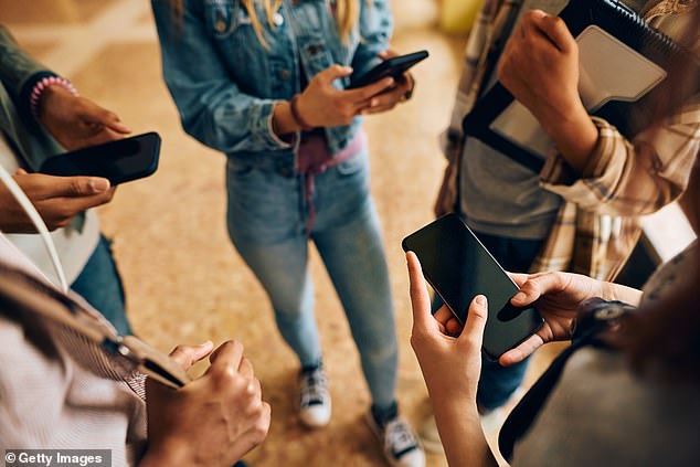 The Los Angeles Unified School District (LAUSD) board approved the measure to ban cell phone and social media use at school with a 5-2 vote on Tuesday.