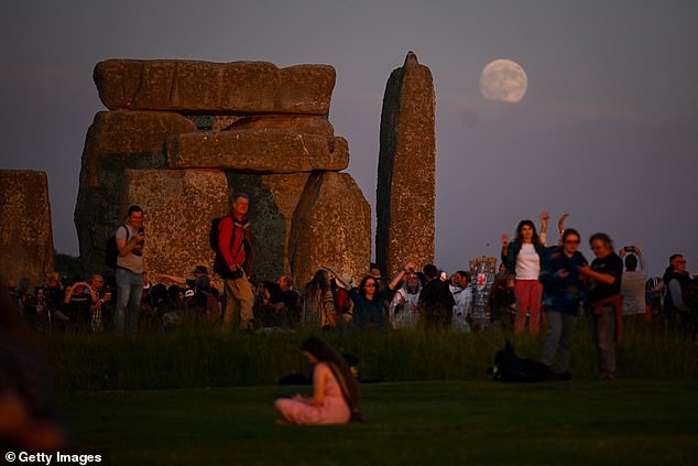 When the sun set, the moon was clearly visible.