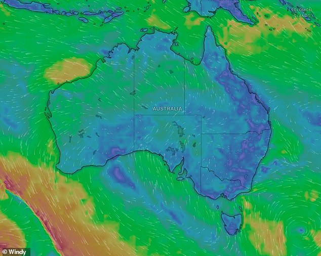 A strong surge of southerly winds along the New South Wales coast will cause temperatures to drop in and around Sydney this weekend.