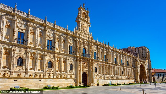 Parador de León houses an impressive collection of paintings and tapestries