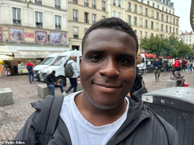 Abdoulaye Bamba, 18, added: Do I really like Kanya's music? It has been very popular for many years, but I am not interested in its publicity stunts.