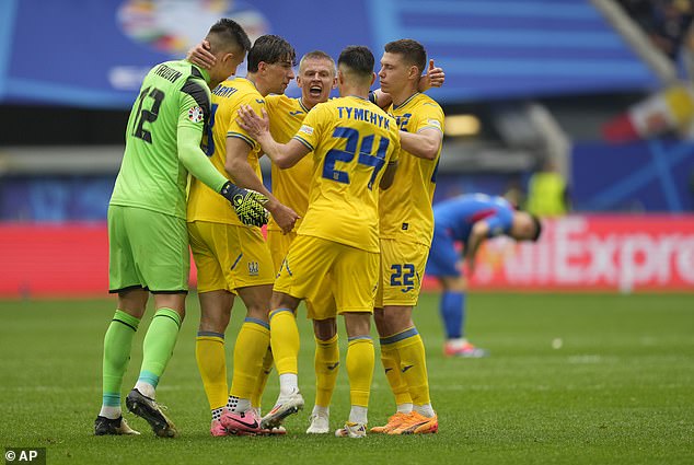 The players gathered to celebrate the victory that kept their qualification hopes alive.