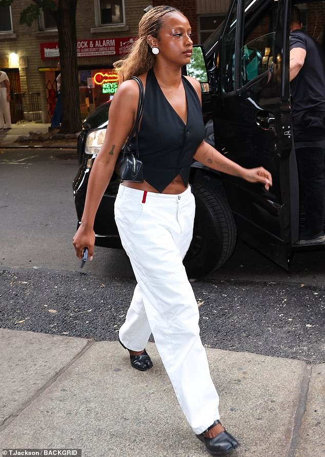 For their latest outing, Justin and Hailey were accompanied by their best friend, singer Justine Skye, who was stylishly dressed in a black blouse and sleek white jeans.