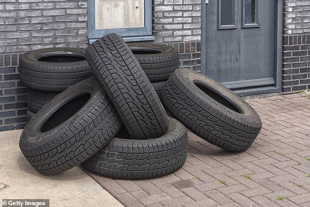 The next item pointed out by the courier was none other than tires – a difficult item to handle, to say the least, despite their transportation-focused design.