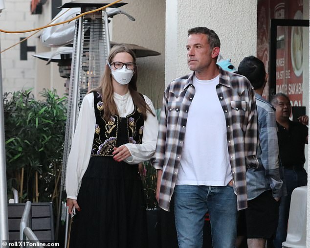 The Oscar winner, 51, cut a casual figure in a plaid shirt and jeans as he enjoyed a lunch date with his daughter Violet, 18, in Los Angeles.