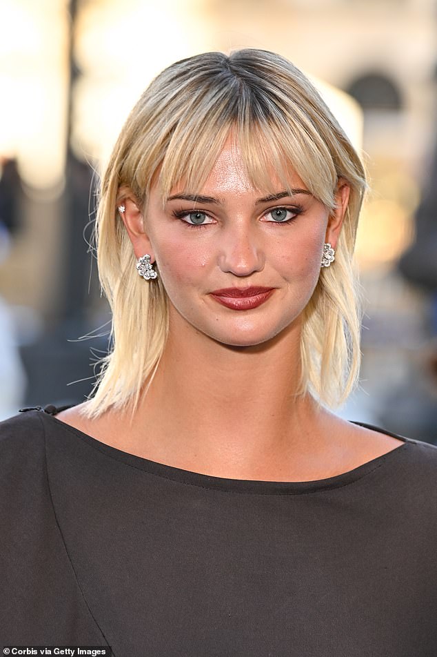 The beauty wore an impressive makeup palette for the glamorous event held at the Place Vendôme in the French capital.