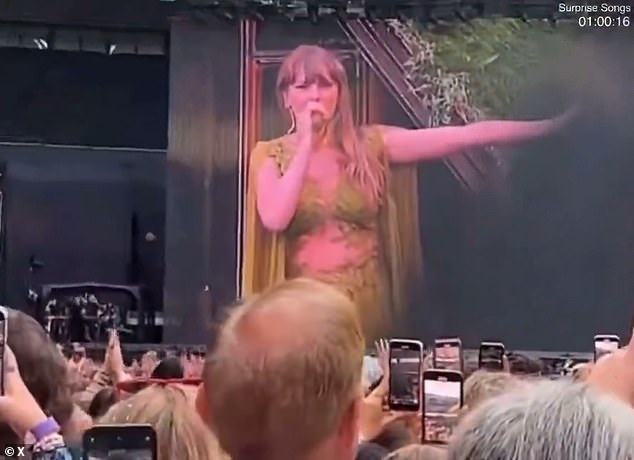 Swift pointed to her support team and mentioned that they were 'performing live' for three and a half hours.