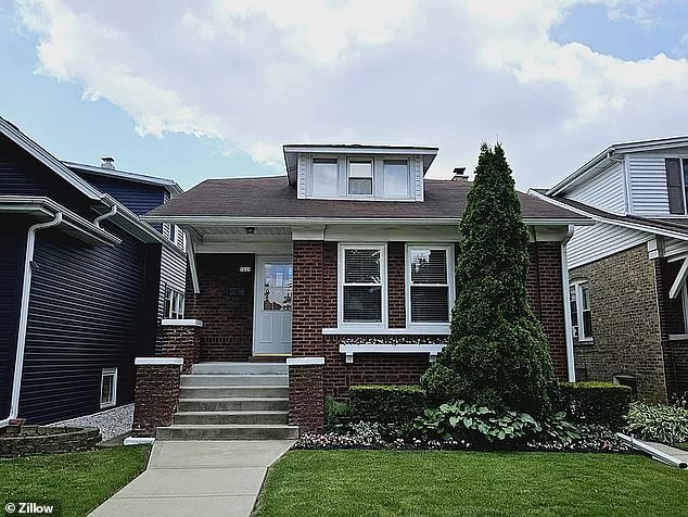 Chicago has an even more affordable debt-to-income ratio: 4.2. In this Midwestern city, a large house with seven bedrooms and five bathrooms is for sale for $384,900 or A$580,273.