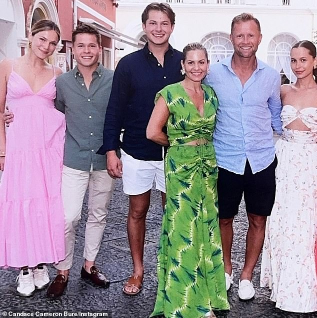 The inseparable couple brought with them their daughter Natasha (R), 25, their son Maksim (M), 22, their son Lev (2-L), 24, as well as their long-time wife Five months, Elliot. Dunham (L)