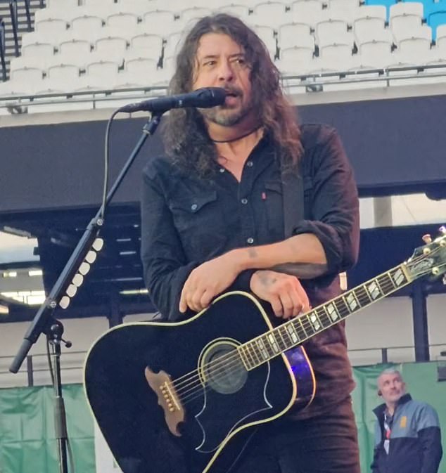 Foo Fighters frontman Dave Grohl criticized Taylor Swift's Eras Tour while on stage in London on Saturday night.