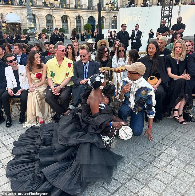 The gothic design featured a structured bodice and tulle pieces for a dramatic design. The famous red carpet scene-stealer completed the look with an intricate clutch and a beaded headpiece adorned with flowers.