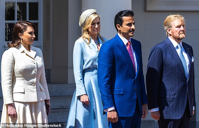 The Emir of the State of Qatar, Sheikh Tamim bin Hamad Al Thani, and his wife, Sheikha Jawaher bint Hamad Al Thani, were received by King Willem-Alexander and Queen Máxima at Noordeinde Palace.