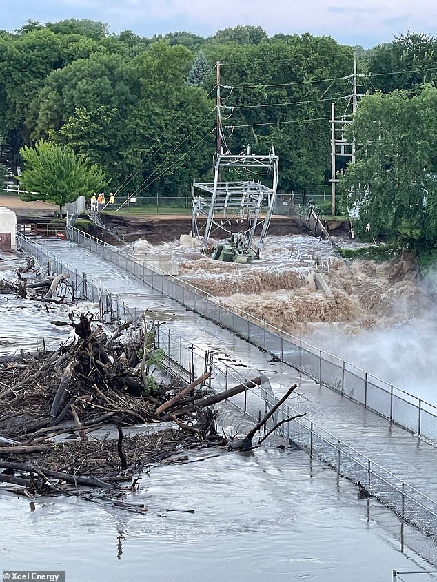 Citizens in the lower-lying Minnesota River Valley have been told to evacuate, as officials continue to monitor whether the 114-year-old dam on the Blue Earth River will completely fail.