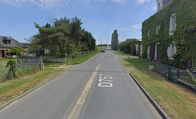 The accident occurred on this section of the road, meters from a crossing next to the house called 'La Folie'.