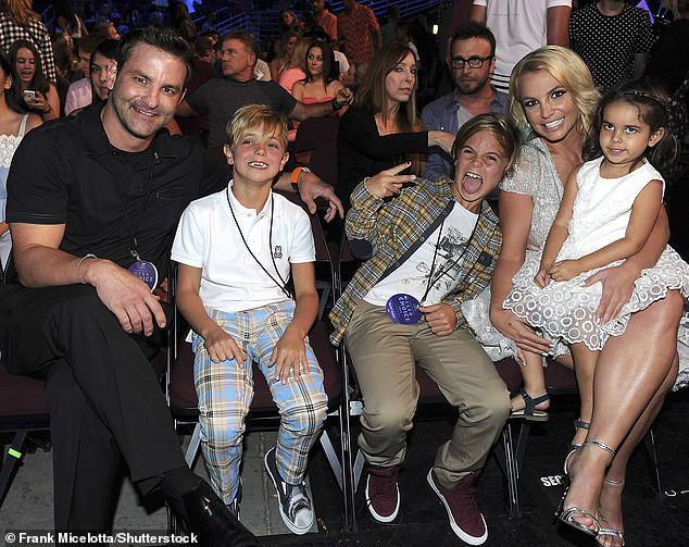 Bryan photographed with Jayden, Sean, Britney and daughter Lexie at the 2015 Teen Choice Awards.