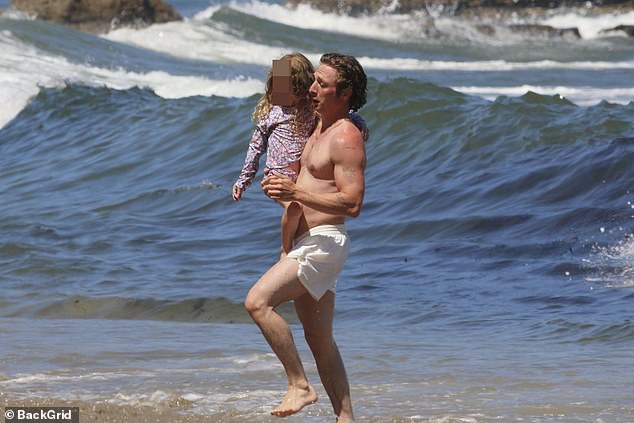 Dakota's friend Jeremy Allen White was also at the beach with his daughters Ezer and Dolores.