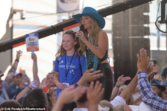 Her superfan Payton, an 11-year-old girl who suffers from cystic fibrosis and was even so inspired by her idol that she formed a band, was summoned to the stage and hugged by the country star, who told her incredible news.