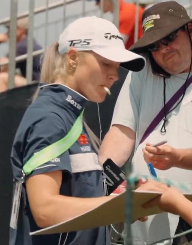 1719348066 988 Hilarious moment golfer Charley Hull grants a fans VERY unusual