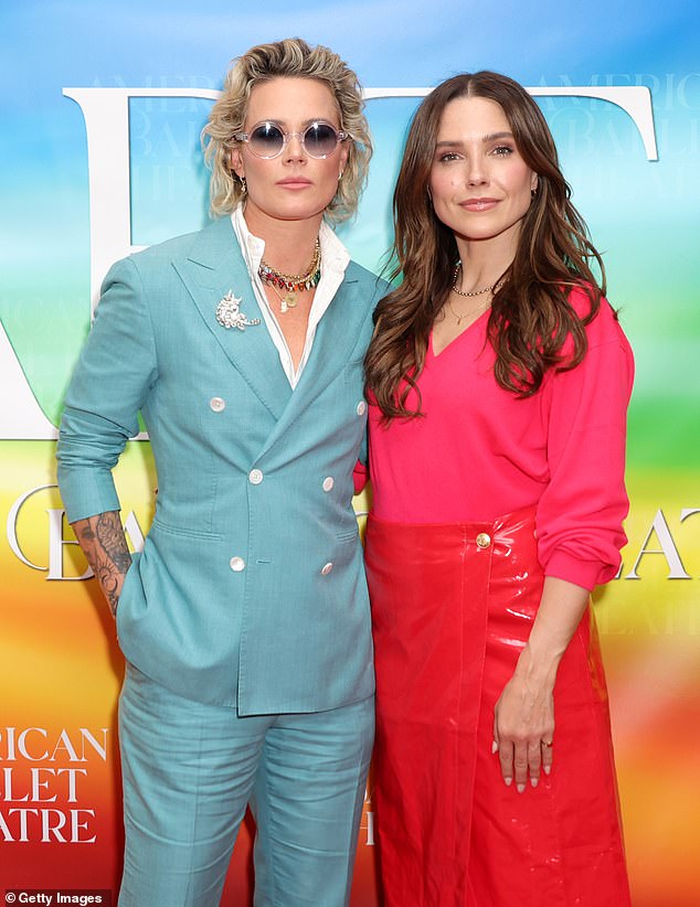 Ashlyn looked elegant in a blue pantsuit that she paired with white details.