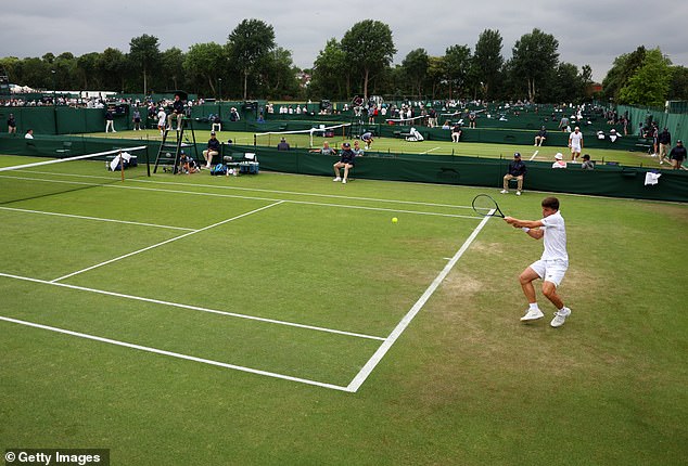 There were issues with drinking water available to fans at qualifying in Roehampton.