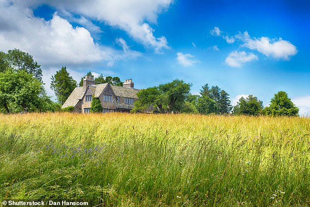 Litchfield County's hills, forests, and access to fresh water are just three reasons why this area of ​​Connecticut is a great place to live off the grid for its 185,000 residents.