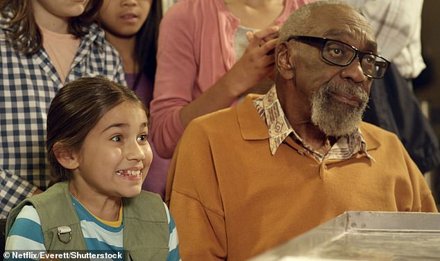 He won a Daytime Emmy Award at the age of 86 for the Canadian television series Dino Dana, playing the title character's elderly neighbor; In the photo of the program with the protagonist Michela Luci.