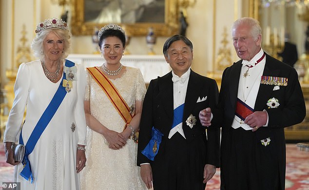 The King and Queen posed in full regalia before a state banquet with the Emperor and Empress of Japan.