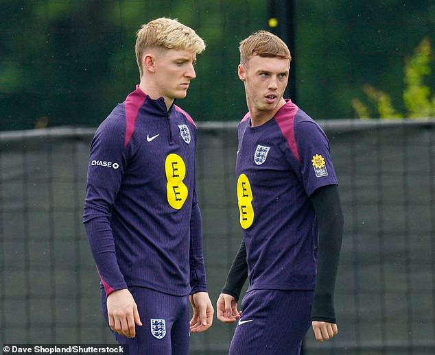 Anthony Gordon (left) and Cole Palmer (right) are pushing to start in the round of 16.