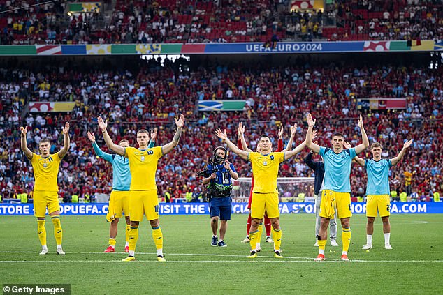 The team applauded its fans after giving everything to advance to the round of 16