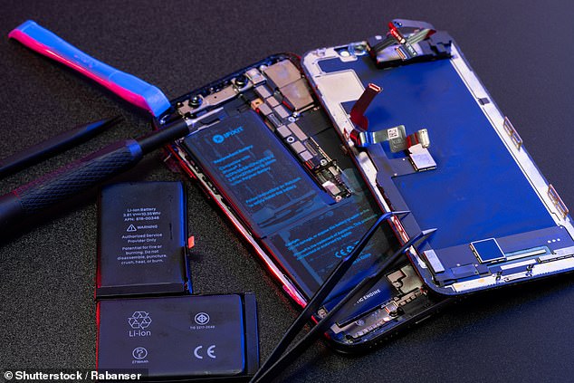 The change to replace iPhone batteries could be introduced in the iPhone 16 that will be released in September