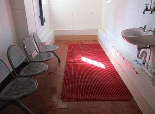 A toilet at HMP Wandsworth prison, image from 2022